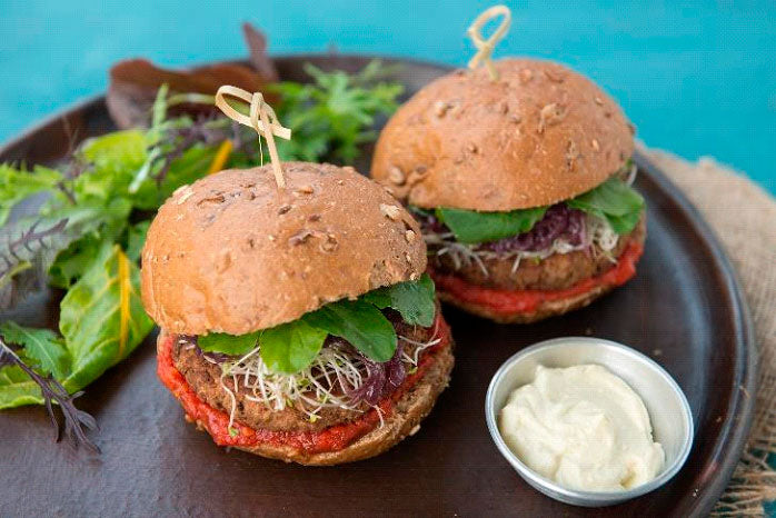 HAMBURGUESA VEGANA CON VERDURAS GOURMET