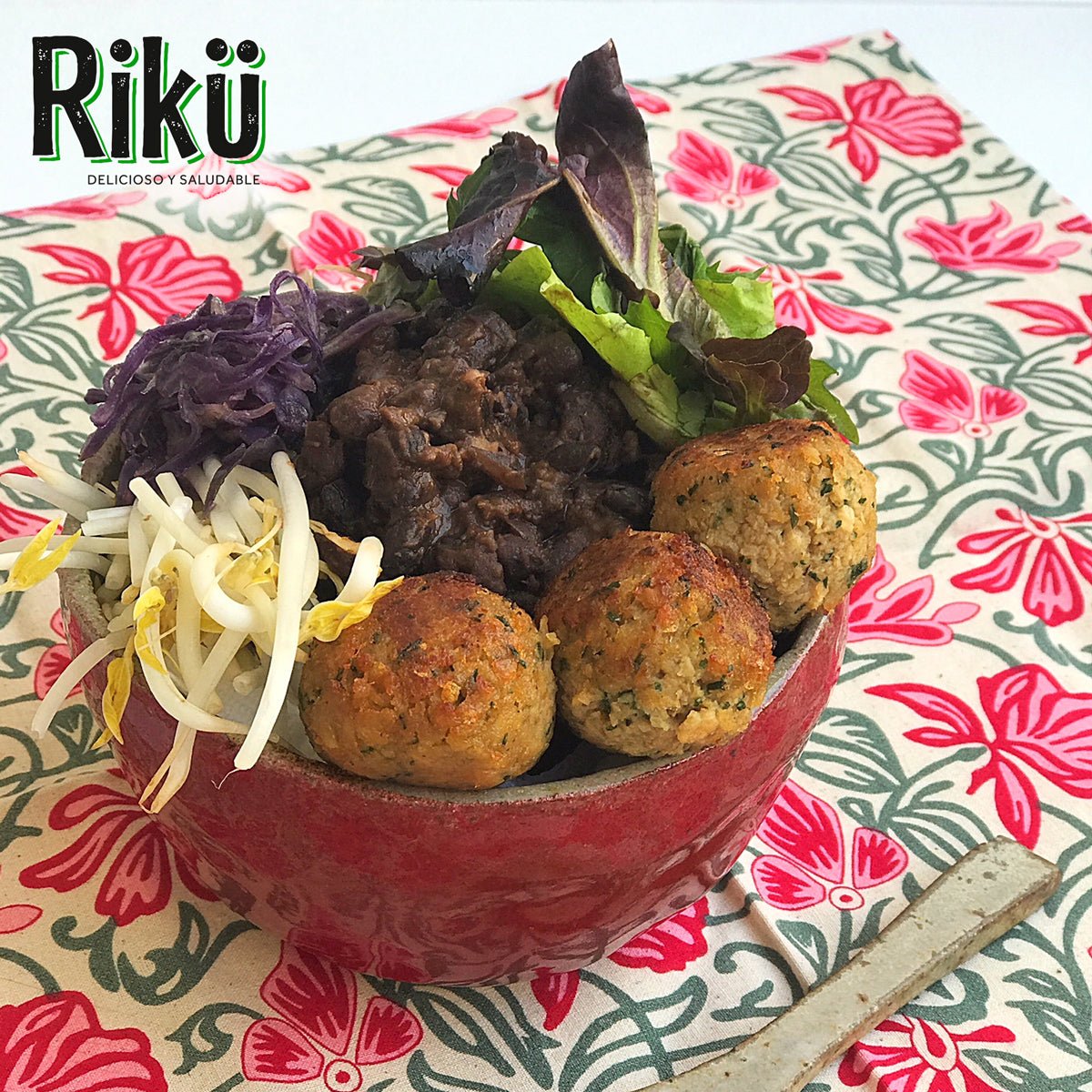 Budda Bowl de Repollo Morado con Albóndigas Veganas
