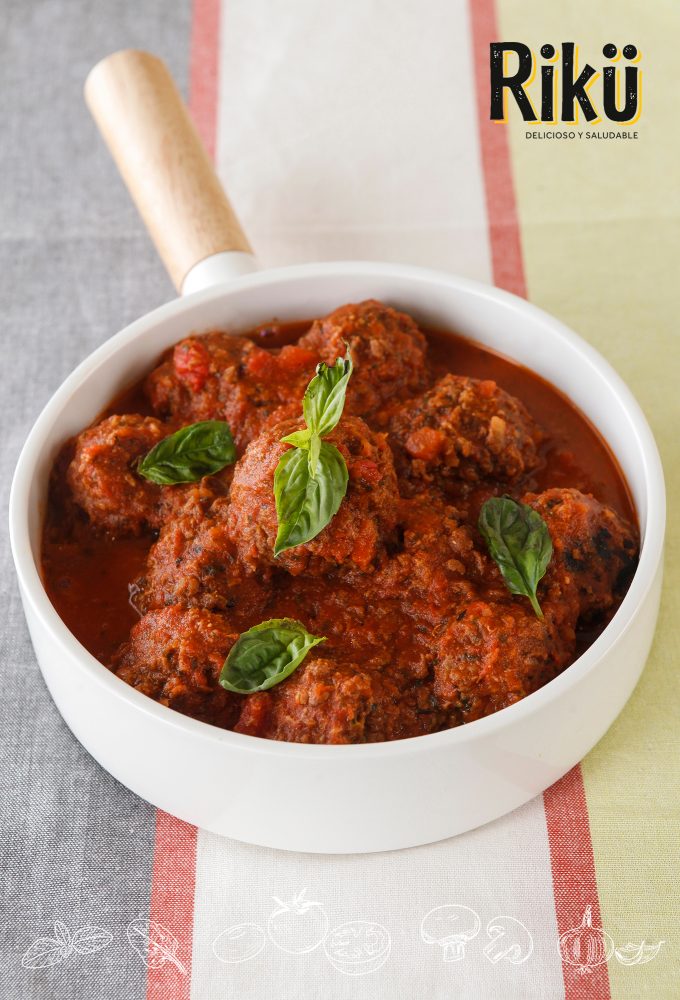 Albóndigas Veganas con Salsa de Tomates