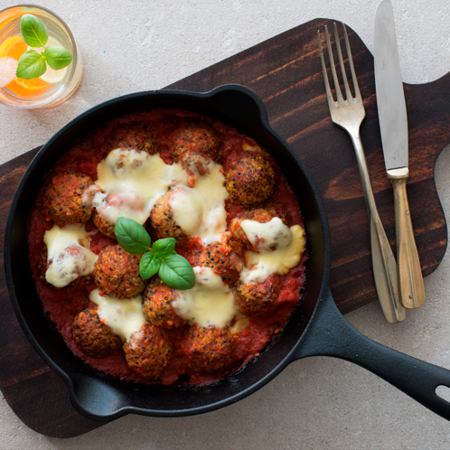 Albóndigas gratinadas en salsa de tomates