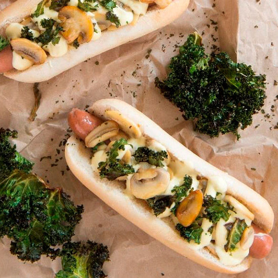 Hot dog vegano con chips de Kale