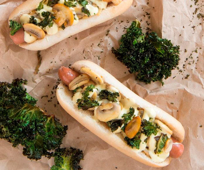 Hot dog vegano con chips de Kale